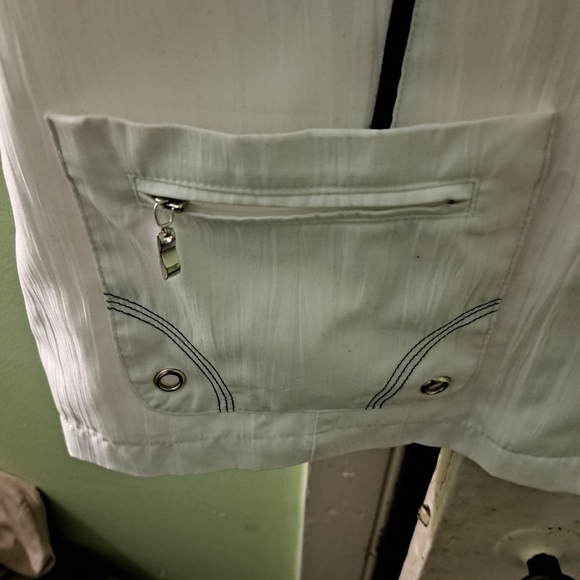 Allison Daley Vest - Picture 4 of 13